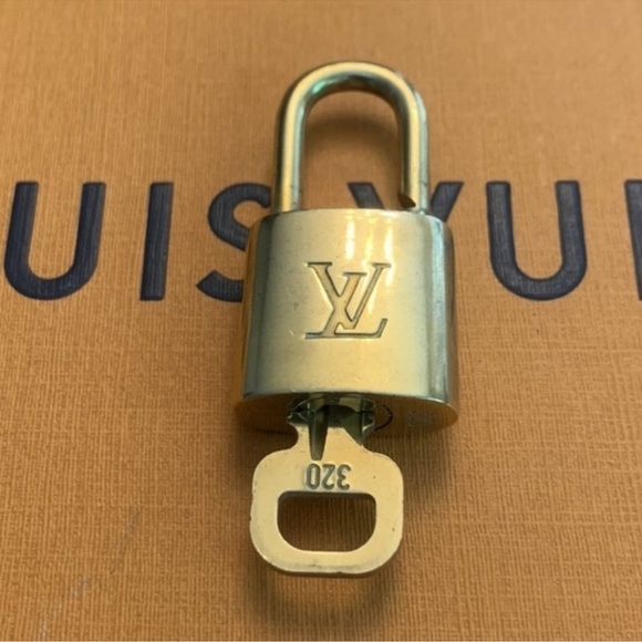 Lv lock‎ & key - Picture 1 of 7